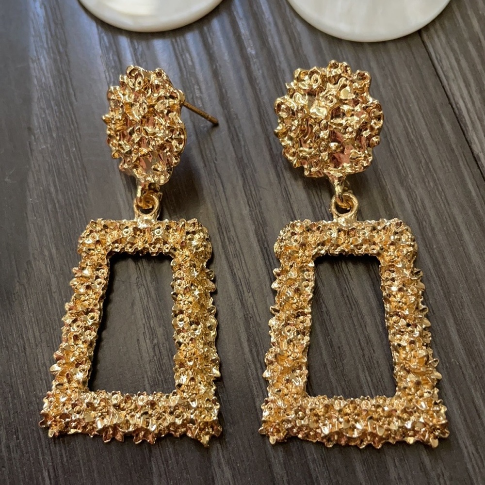 NEW Set of new trendy luxury gold earrings - Picture 7 of 13